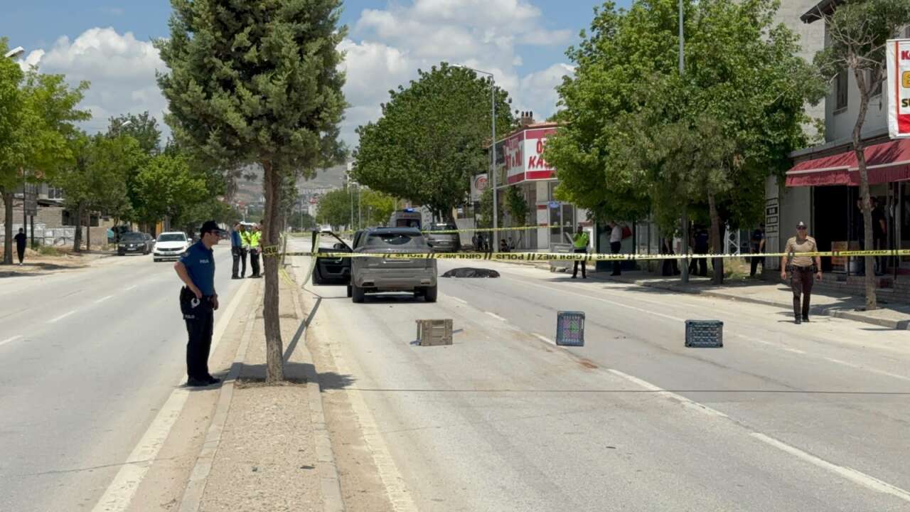 Konya’da yürek yakan veda! Ayşenur Can’ı son yolculuğuna babası uğurladı 17